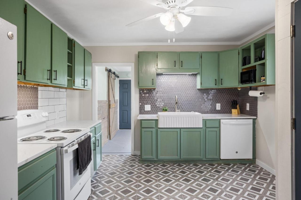 Charming 4 Bedroom Farmhouse With Large Backyard For Entertaining Mountain City Extérieur photo
