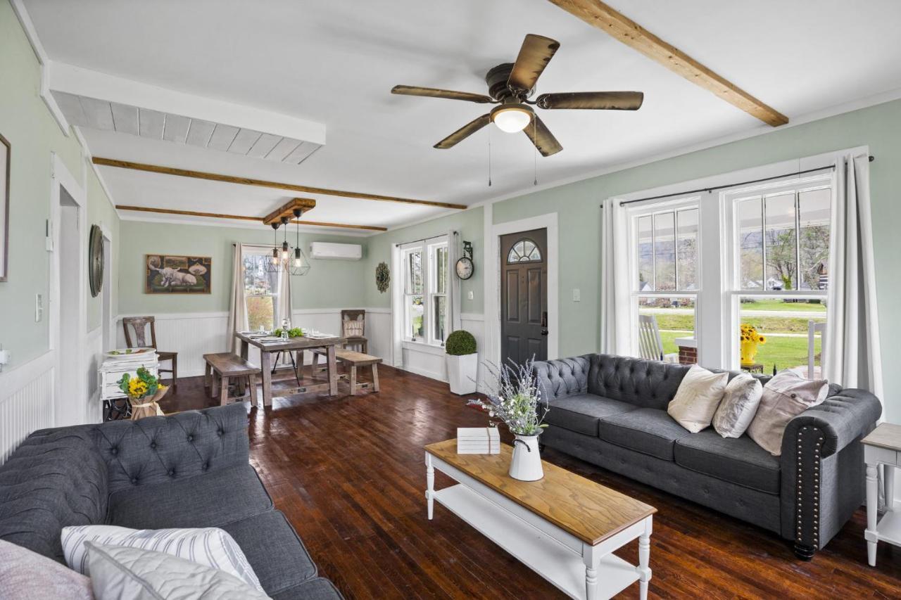 Charming 4 Bedroom Farmhouse With Large Backyard For Entertaining Mountain City Extérieur photo