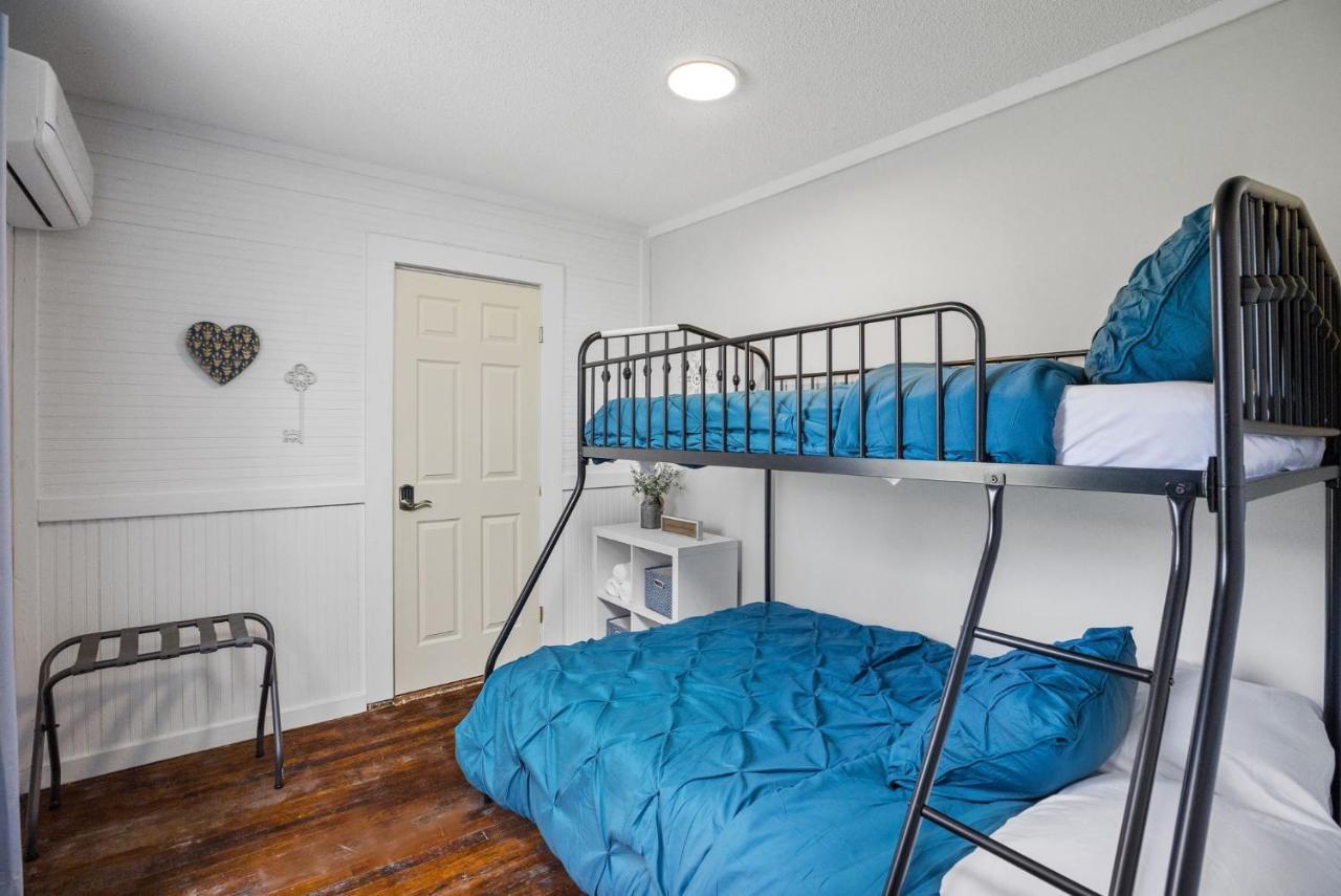 Charming 4 Bedroom Farmhouse With Large Backyard For Entertaining Mountain City Extérieur photo